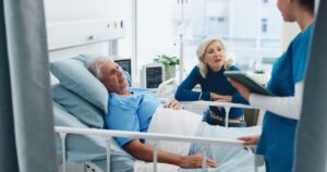 Hospitalisation en urgence pour Alzheimer peut-on rentrer chez soi ou faut-il envisager l’EHPAD 